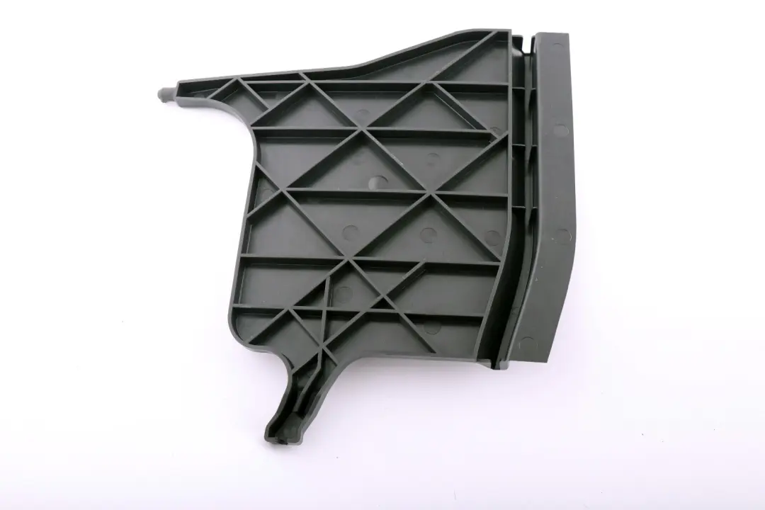 Osłona obudowa bagażnika lewa do BMW E82 E88 o numerze 9118747 BMW E82 E88 Osłona obudowa bagażnika lewa - SKU 9118747 - Numer Części 9118747