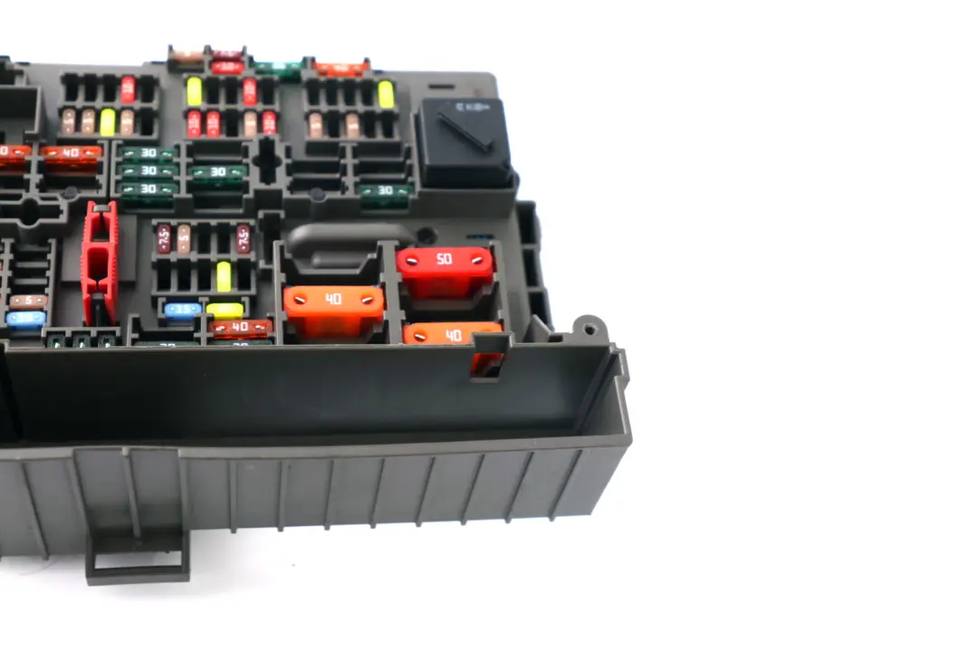 Scatola Fusibili Anteriore BMW E81 E87 LCI E90 E91 E92 Distribuzione per con numero di parte 9119444 Scatola Fusibili Anteriore BMW E81 E87 LCI E90 E91 E92 Distribuzione - SKU 9119444 - Numero di parte 9119444