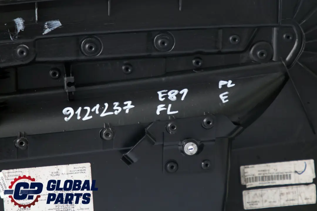 Türverkleidung vorne links Fahrerseite Cranberry Rot Network für BMW 1 er E81 mit Teilenummer 51419121237 BMW 1 er E81 Türverkleidung vorne links Fahrerseite Cranberry Rot Network - SKU 9121237 - Teilenummer 51419121237