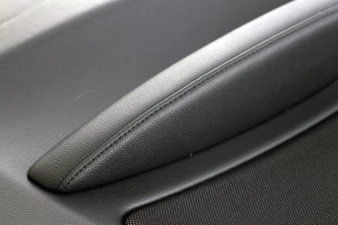 BMW E81 Trasera Izquierda Panel de Puerta de Tarjeta de Tela Red Antracita - SKU 9121319 - Número de pieza 9121319