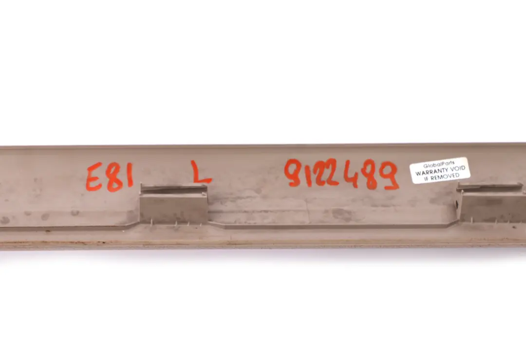 Tapa Entrada Interior Izquierda Beige 7058147 para BMW E81 E82 E88 con número de pieza 9122489 BMW E81 E82 E88 Tapa Entrada Interior Izquierda Beige 7058147 - SKU 9122489 - Número de pieza 9122489