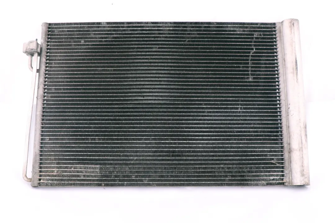 Chłodnica klimatyzacji benzyna do BMW E60 E63 E65 o numerze 9122825 BMW E60 E63 E65 Chłodnica klimatyzacji benzyna - SKU 9122825 - Numer Części 9122825