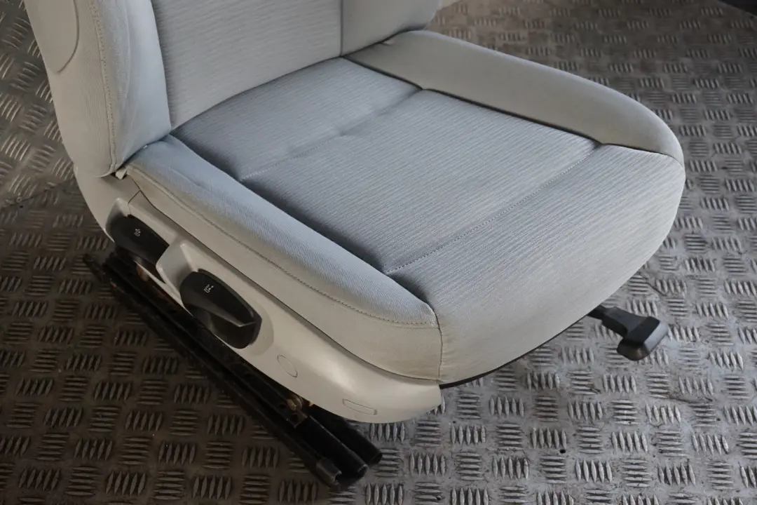 Bezug Lehne Stoff Vorne Links Sitz Elektra Alaska Grau für BMW 1 er E81 mit Teilenummer 9124500 BMW 1 er E81 Bezug Lehne Stoff Vorne Links Sitz Elektra Alaska Grau - SKU 9124500 - Teilenummer 9124500