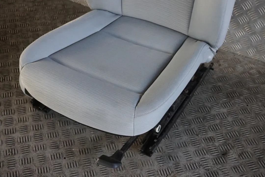 Bezug Lehne Stoff Vorne Links Sitz Elektra Alaska Grau für BMW 1 er E81 mit Teilenummer 9124500 BMW 1 er E81 Bezug Lehne Stoff Vorne Links Sitz Elektra Alaska Grau - SKU 9124500 - Teilenummer 9124500