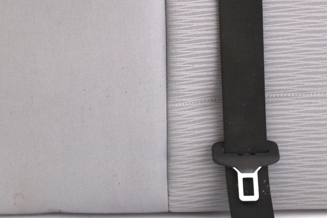 Sedile stoffa interno sinistro schienale posteriore Grigio Elektra per BMW E81 E87 con numero di parte 9124970 BMW E81 E87 Sedile stoffa interno sinistro schienale posteriore Grigio Elektra - SKU 9124970 - Numero di parte 9124970