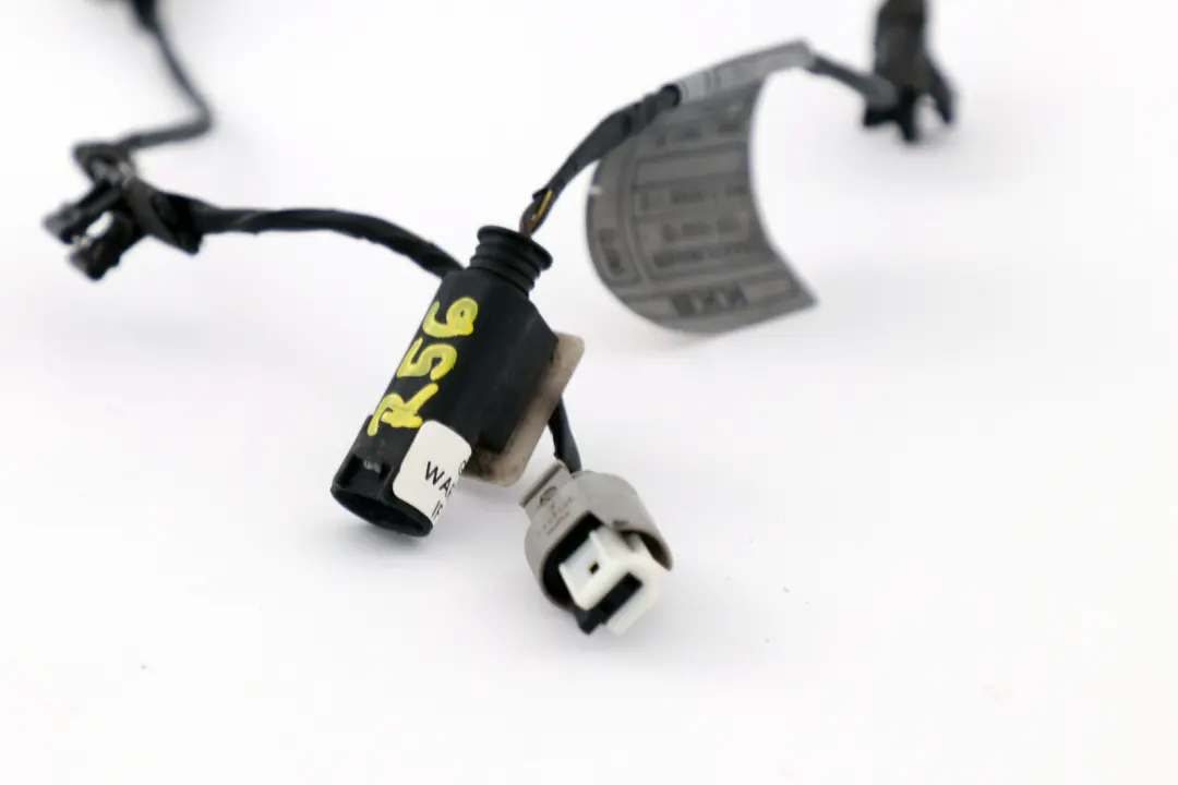 Adattatore Lead di Fuori Temperature Sensore per Mini R55 R56 R57 Cabrio con numero di parte 9126106 Mini R55 R56 R57 Cabrio Adattatore Lead di Fuori Temperature Sensore - SKU 9126106 - Numero di parte 9126106