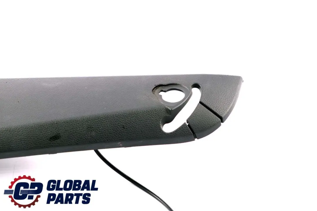 Tapa Embellecedor Lateral Panel Trasero Izquierdo Negro para BMW E88 con número de pieza 9128773 BMW E88 Tapa Embellecedor Lateral Panel Trasero Izquierdo Negro - SKU 9128773 - Número de pieza 9128773