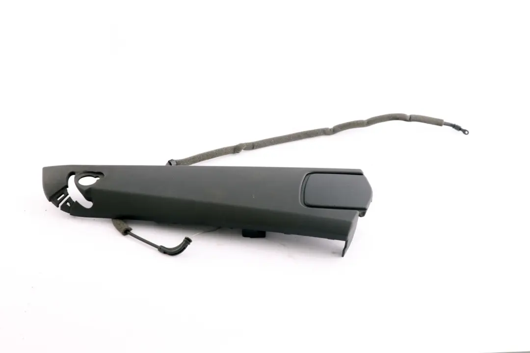 Tapa Embellecedor Lateral Panel Trasero Derecho para BMW E88 con número de pieza 9128774 BMW E88 Tapa Embellecedor Lateral Panel Trasero Derecho - SKU 9128774 - Número de pieza 9128774