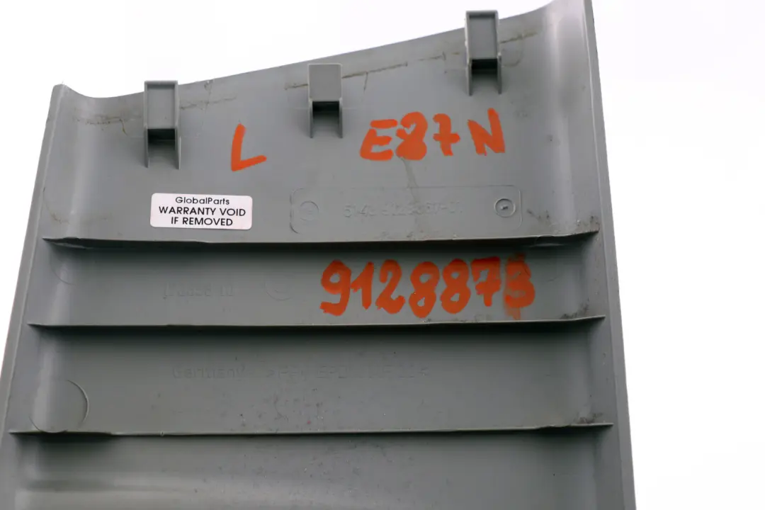 Tapa Columna B Inferior Izquierda Alaskagrau para BMW E87 LCI con número de pieza 9128873 BMW E87 LCI Tapa Columna B Inferior Izquierda Alaskagrau - SKU 9128873 - Número de pieza 9128873