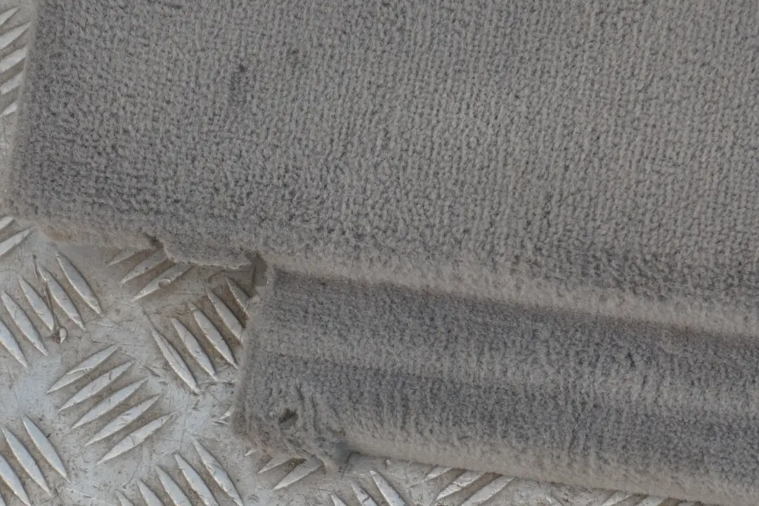 Wykładzina tapicerka bagażnika podłoga do BMW E91 o numerze 9128905 BMW E91 Wykładzina tapicerka bagażnika podłoga - SKU 9128905-2 - Numer Części 9128905