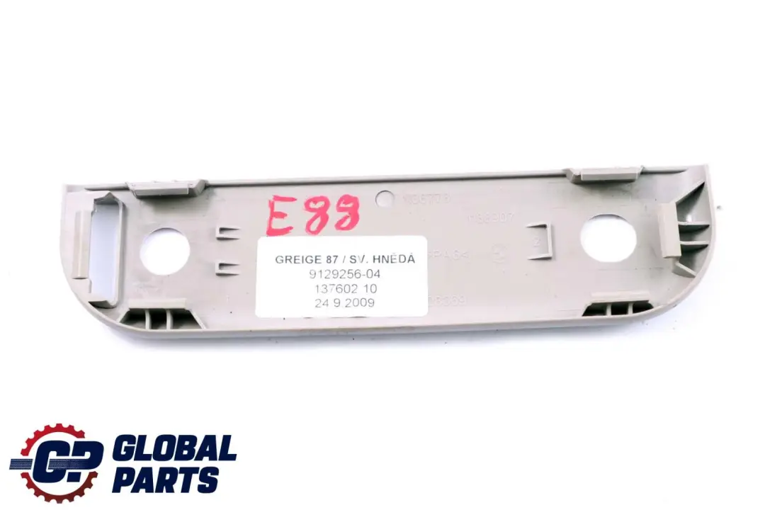 Guia Reposacabezas Asiento Trasero Derecha Izquierda Beige para BMW E88 con número de pieza 9129256 BMW E88 Guia Reposacabezas Asiento Trasero Derecha Izquierda Beige - SKU 9129256 - Número de pieza 9129256