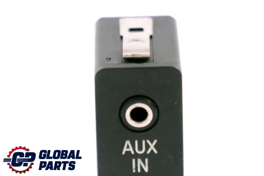 BMW E60 E61 E81 E87 E90 E91 USB AUX In Socket Port Plug 9129651 - SKU 9129651-1 - Número de pieza 9138402