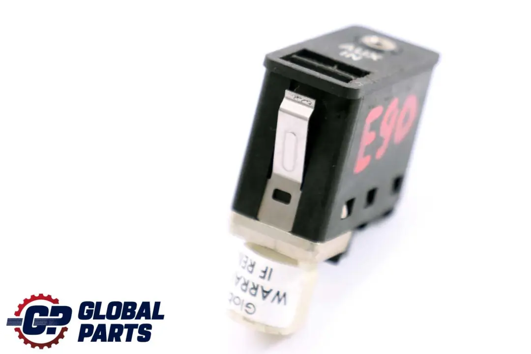 BMW E60 E61 E81 E87 E90 E91 USB AUX In Socket Port Plug 9129651 - SKU 9129651-1 - Número de pieza 9138402