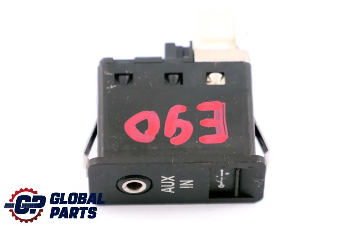 BMW E60 E61 E81 E87 E90 E91 USB AUX In Socket Port Plug 9129651 - SKU 9129651-1 - Numéro de pièce 9138402