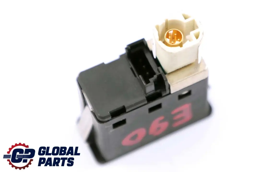 BMW E60 E61 E81 E87 E90 E91 USB AUX In Socket Port Plug 9129651 - SKU 9129651-1 - Numéro de pièce 9138402