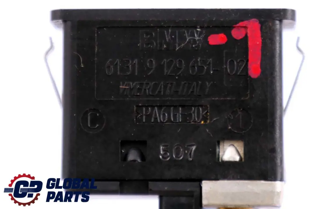 USB AUX In Presa Porta Spina 9129651 per BMW E60 E61 E81 E87 E90 E91 con numero di parte 9138402 BMW E60 E61 E81 E87 E90 E91 USB AUX In Presa Porta Spina 9129651 - SKU 9129651-1 - Numero di parte 9138402