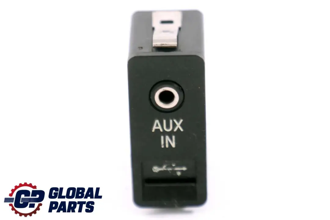 USB/AUX-IN Anschluss Buchse für BMW E60 E61 E81 E87 E90 E91 mit Teilenummer 9138402 BMW E60 E61 E81 E87 E90 E91 USB/AUX-IN Anschluss Buchse - SKU 9129651 - Teilenummer 9138402