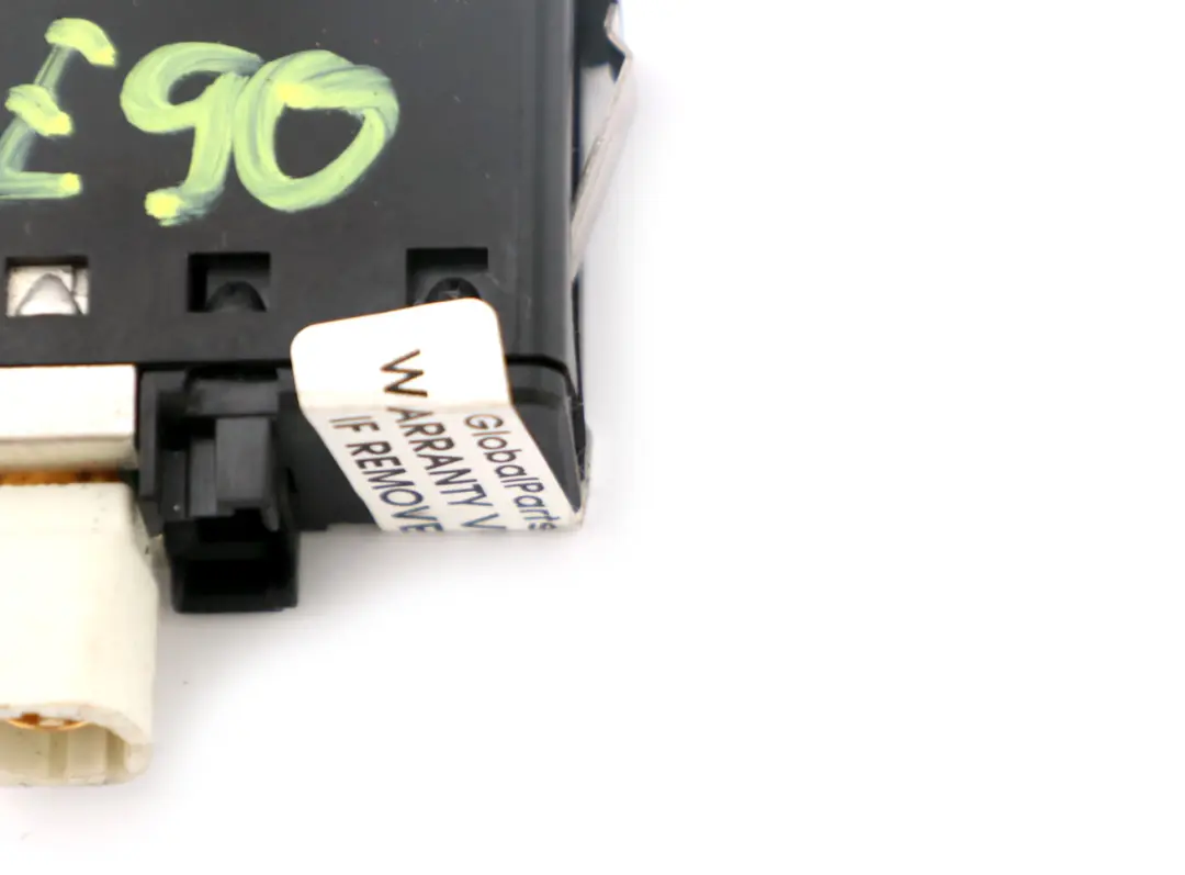 USB/AUX-IN Anschluss Buchse für BMW E60 E61 E81 E87 E90 E91 mit Teilenummer 9138402 BMW E60 E61 E81 E87 E90 E91 USB/AUX-IN Anschluss Buchse - SKU 9129651 - Teilenummer 9138402