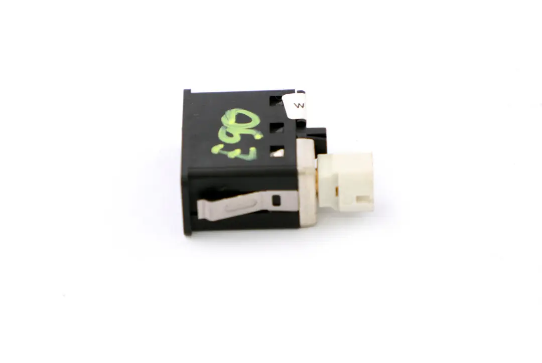 BMW E60 E61 E81 E87 E90 E91 USB/AUX-IN Anschluss Buchse - SKU 9129651 - Teilenummer 9138402