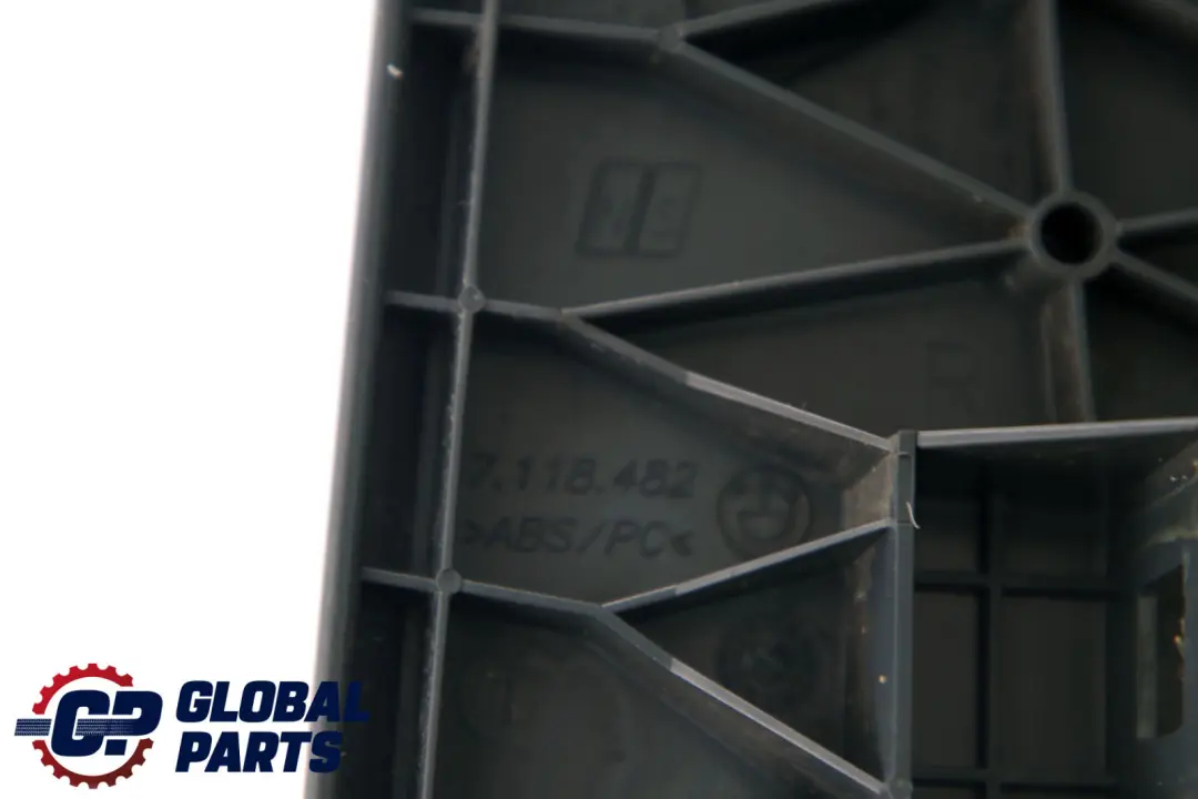 Sedile anteriore sportivo esterno destro Rivestimento Alaskagrau per BMW E87 E87N con numero di parte 9131452 BMW E87 E87N Sedile anteriore sportivo esterno destro Rivestimento Alaskagrau - SKU 9131452 - Numero di parte 9131452