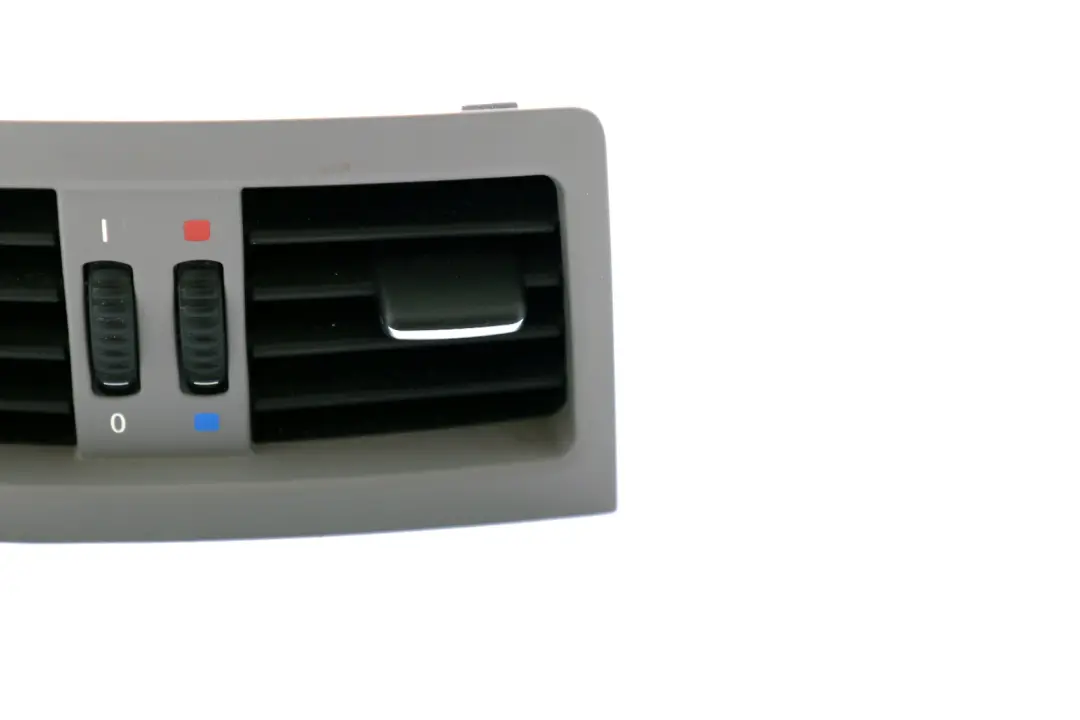 Griglia Aerazione Console Centrale Posteriore Grau Grigio 6932023 per BMW E92 E93 con numero di parte 9131842 BMW E92 E93 Griglia Aerazione Console Centrale Posteriore Grau Grigio 6932023 - SKU 9131842 - Numero di parte 9131842