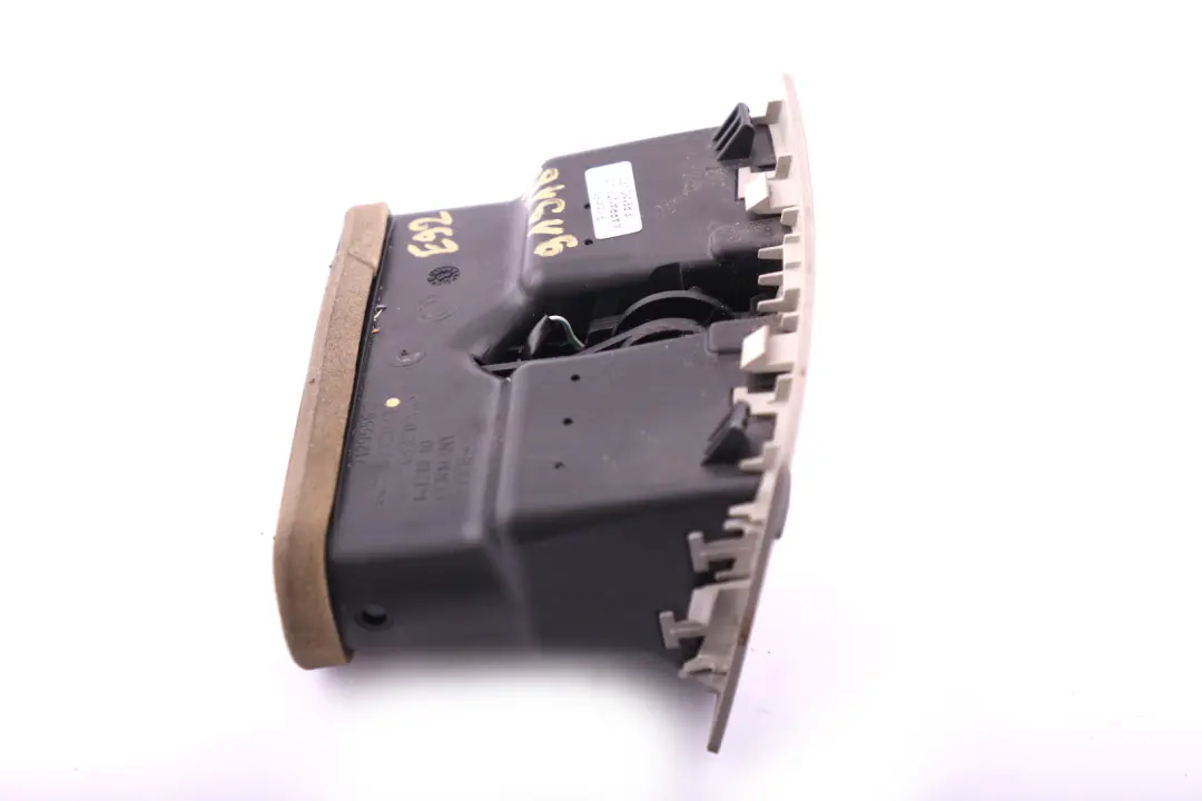 Luftausströmer Lüftungsdüse Luftdüse Frischluftgrill Hinten Grau für BMW E92 E93 mit Teilenummer 9131842 BMW E92 E93 Luftausströmer Lüftungsdüse Luftdüse Frischluftgrill Hinten Grau - SKU 9131842 - Teilenummer 9131842