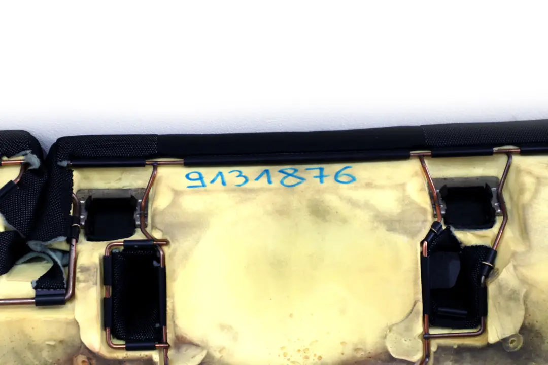 Funda Asiento Tela Interior Asiento Trasero Banco Sofá Red para BMW E81 con número de pieza 9131876 BMW E81 Funda Asiento Tela Interior Asiento Trasero Banco Sofá Red - SKU 9131876 - Número de pieza 9131876