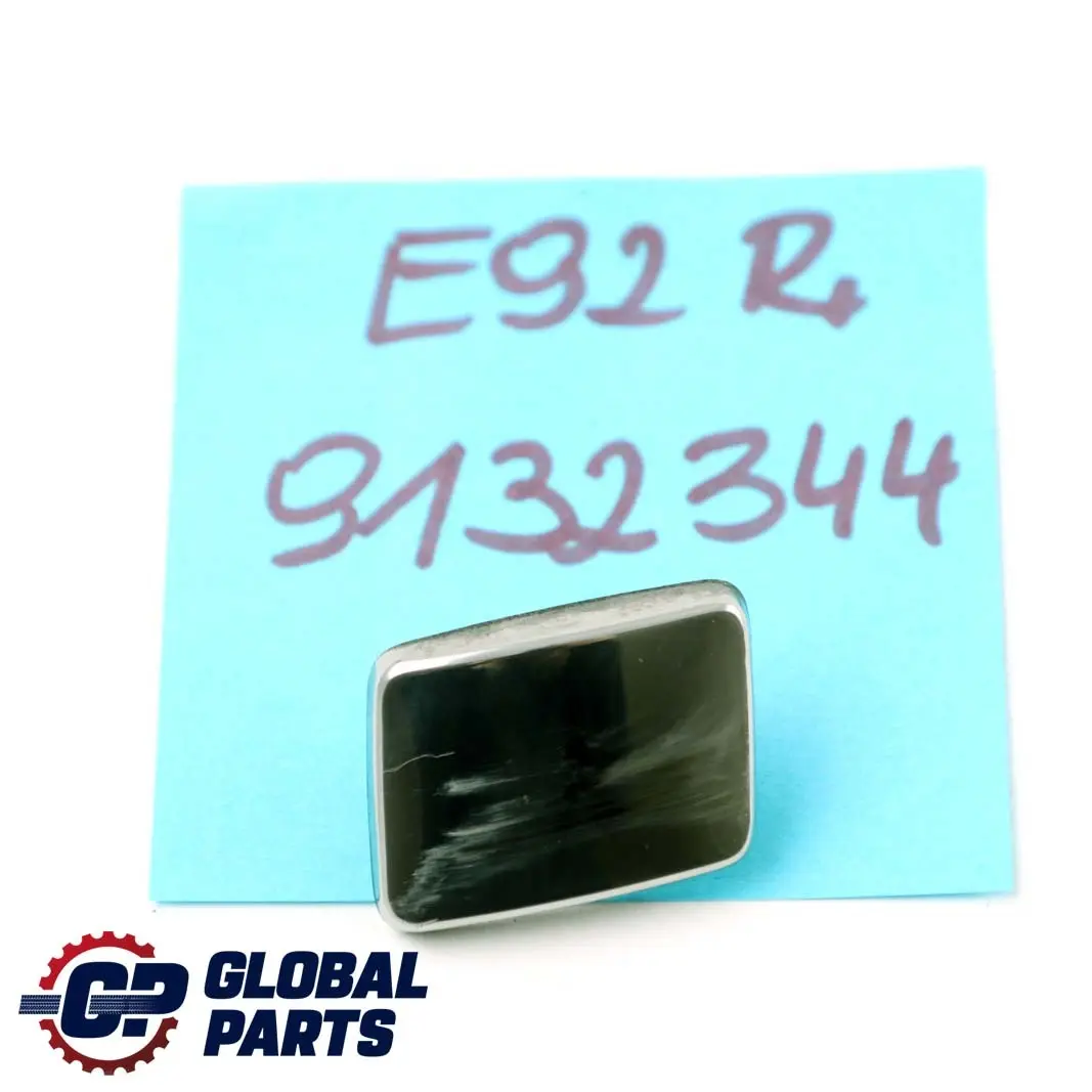 Pannello Laterale Posteriore Copertura Cinghia Cromato Destro per BMW E92 con numero di parte 9132344 BMW E92 Pannello Laterale Posteriore Copertura Cinghia Cromato Destro - SKU 9132344 - Numero di parte 9132344