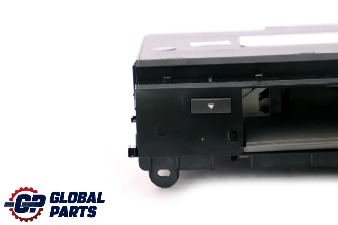 6-fach CD Wechsler Ohne Magazin 6512 für BMW 7 er E65 E66 mit Teilenummer 9133082 BMW 7 er E65 E66 6-fach CD Wechsler Ohne Magazin 6512 - SKU 9133082 - Teilenummer 9133082