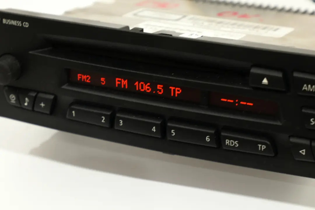 Radio Business CD per BMW X1 Z4 E81 E87 E88 E89 E90 E91 E92 E93 con numero di parte 9133335 BMW X1 Z4 E81 E87 E88 E89 E90 E91 E92 E93 Radio Business CD - SKU 9133335 - Numero di parte 9133335