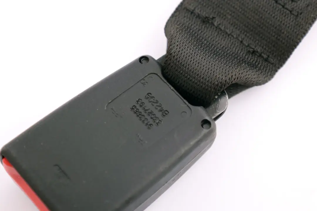 Cinturon Inferior Hebilla Central Trasera 7059774 para BMW E60 E60N E61N LCI con número de pieza 9133665 BMW E60 E60N E61N LCI Cinturon Inferior Hebilla Central Trasera 7059774 - SKU 9133665 - Número de pieza 9133665