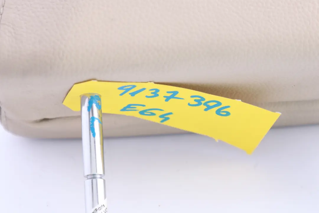 Kopfstütze Leder Links Rechts Hinten Creambeige Beige für BMW 5 6 er E63 E64 mit Teilenummer 9137396 BMW 5 6 er E63 E64 Kopfstütze Leder Links Rechts Hinten Creambeige Beige - SKU 9137396 - Teilenummer 9137396