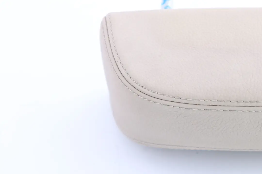 Sedile Posteriore Sinistro Destro Poggiatesta in Pelle Beige Crema per BMW E63 E64 con numero di parte 9137396 BMW E63 E64 Sedile Posteriore Sinistro Destro Poggiatesta in Pelle Beige Crema - SKU 9137396 - Numero di parte 9137396