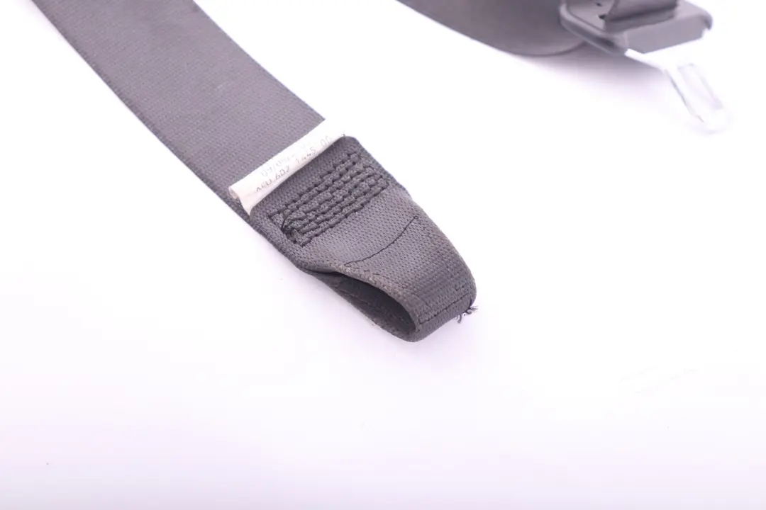 Ceinture de securite superieure du siege avant droit Gris Basalte pour BMW E63 à propos du numéro de pièce 9138266 BMW E63 Ceinture de securite superieure du siege avant droit Gris Basalte - SKU 9138266 - Numéro de pièce 9138266