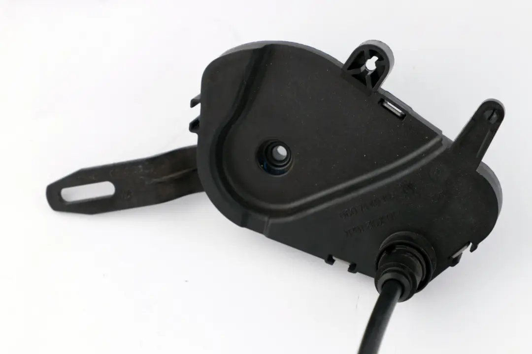 BMW 6 Series E64 Seat Upper Belt Force Limiter Front Left N/S Creambeige - SKU 9138275 - Part number 9138275