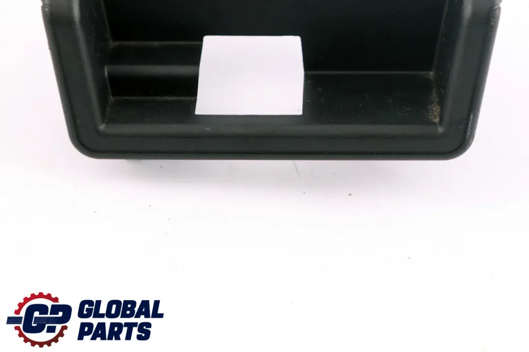 Montaje Tapa Recorte Localizador Derecho para BMW Z4 E89 Cabrio Roadster con número de pieza 9140792 BMW Z4 E89 Cabrio Roadster Montaje Tapa Recorte Localizador Derecho - SKU 9140792 - Número de pieza 9140792