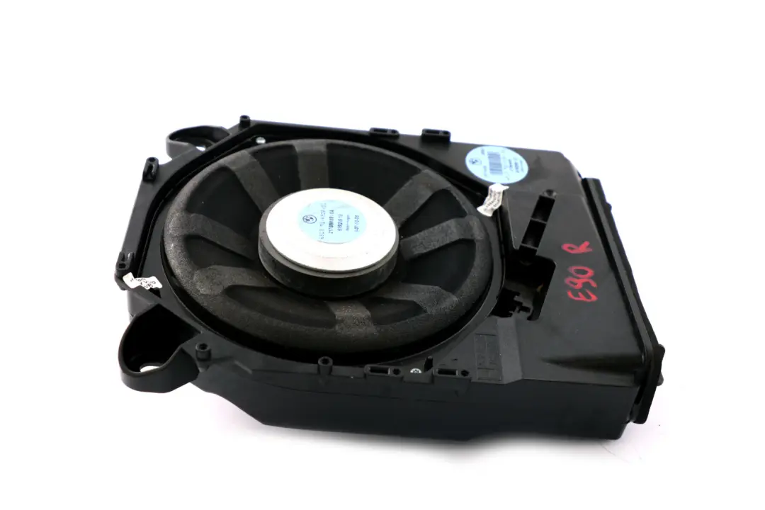 Central Bass Right HiFi System para BMW E81 E82 E87 E88 E90 E91 E92 con número de pieza 9143144 BMW E81 E82 E87 E88 E90 E91 E92 Central Bass Right HiFi System - SKU 9143144 - Número de pieza 9143144