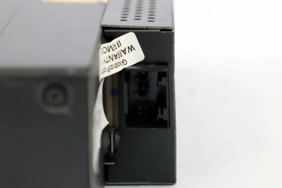 Changeur CD 6 disques sans magasin pour BMW E81 E87 E90 E91 E92 à propos du numéro de pièce 9143439 BMW E81 E87 E90 E91 E92 Changeur CD 6 disques sans magasin - SKU 9143439 - Numéro de pièce 9143439