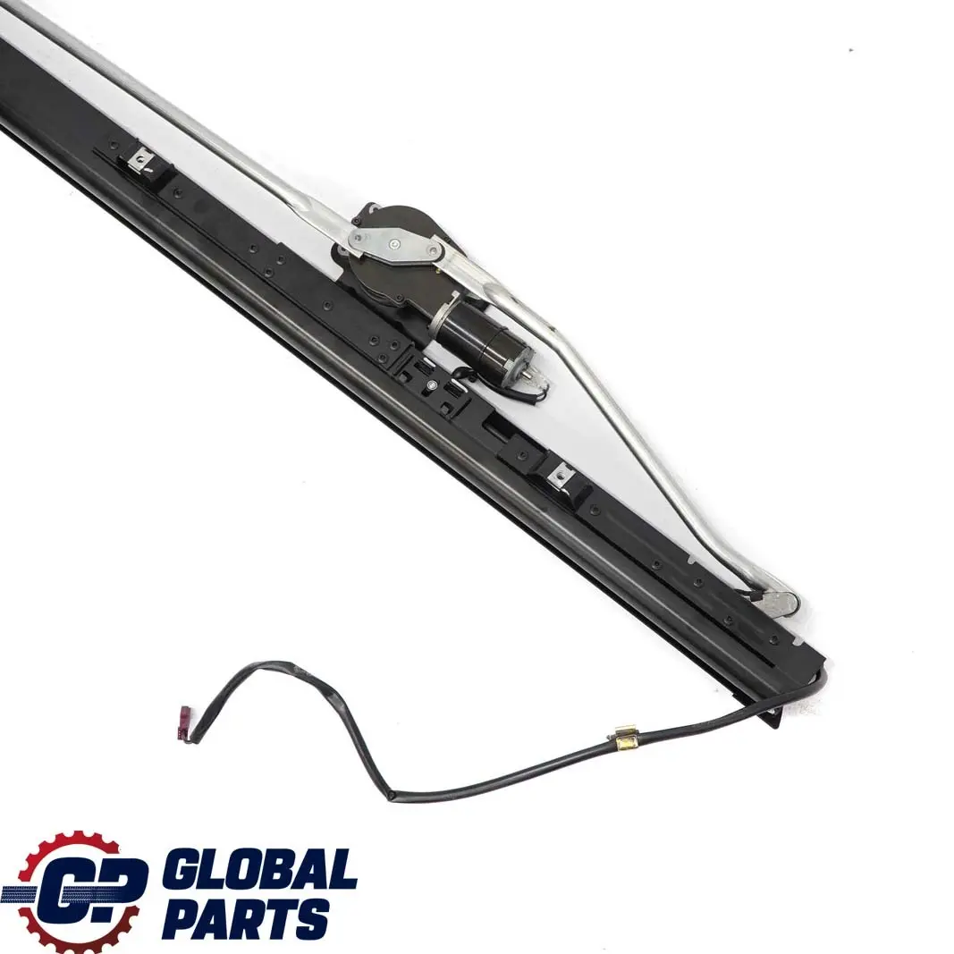 Arriere Tronc Parasoleil Noir pour BMW 5 Serie E60 à propos du numéro de pièce 9143448 BMW 5 Serie E60 Arriere Tronc Parasoleil Noir - SKU 9143448 - Numéro de pièce 9143448