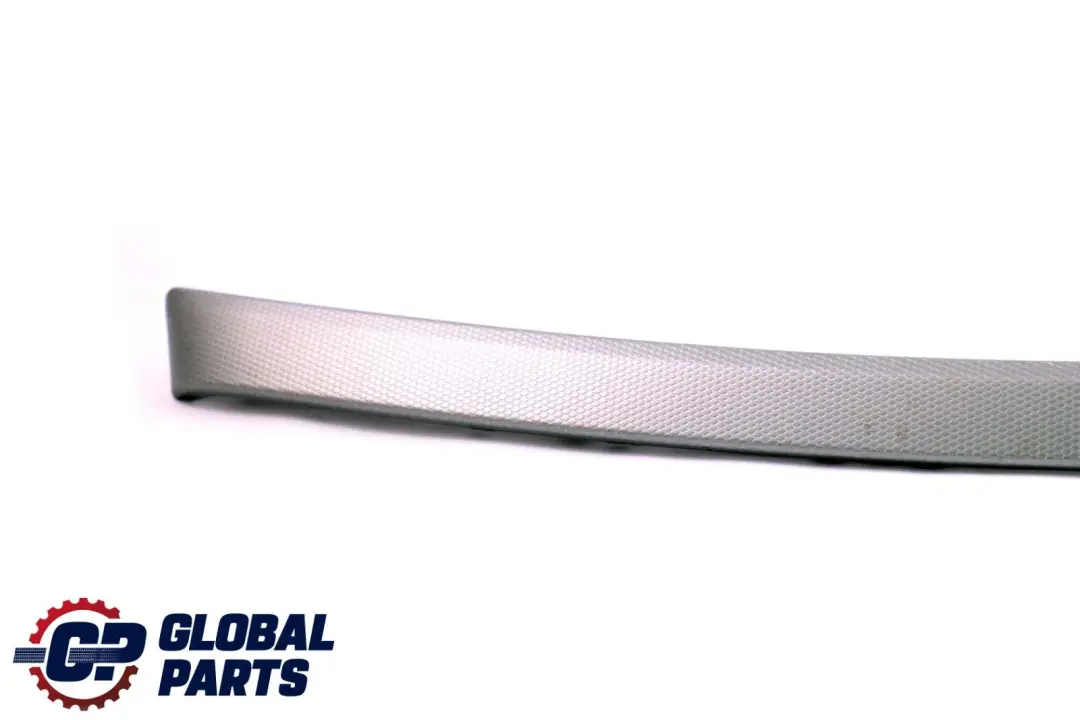 Alu Decor Strip Puerta Delantera Izquierda Glacier Silber Silver para BMW E90 E91 con número de pieza 9145407 BMW E90 E91 Alu Decor Strip Puerta Delantera Izquierda Glacier Silber Silver - SKU 9145407-1 - Número de pieza 9145407