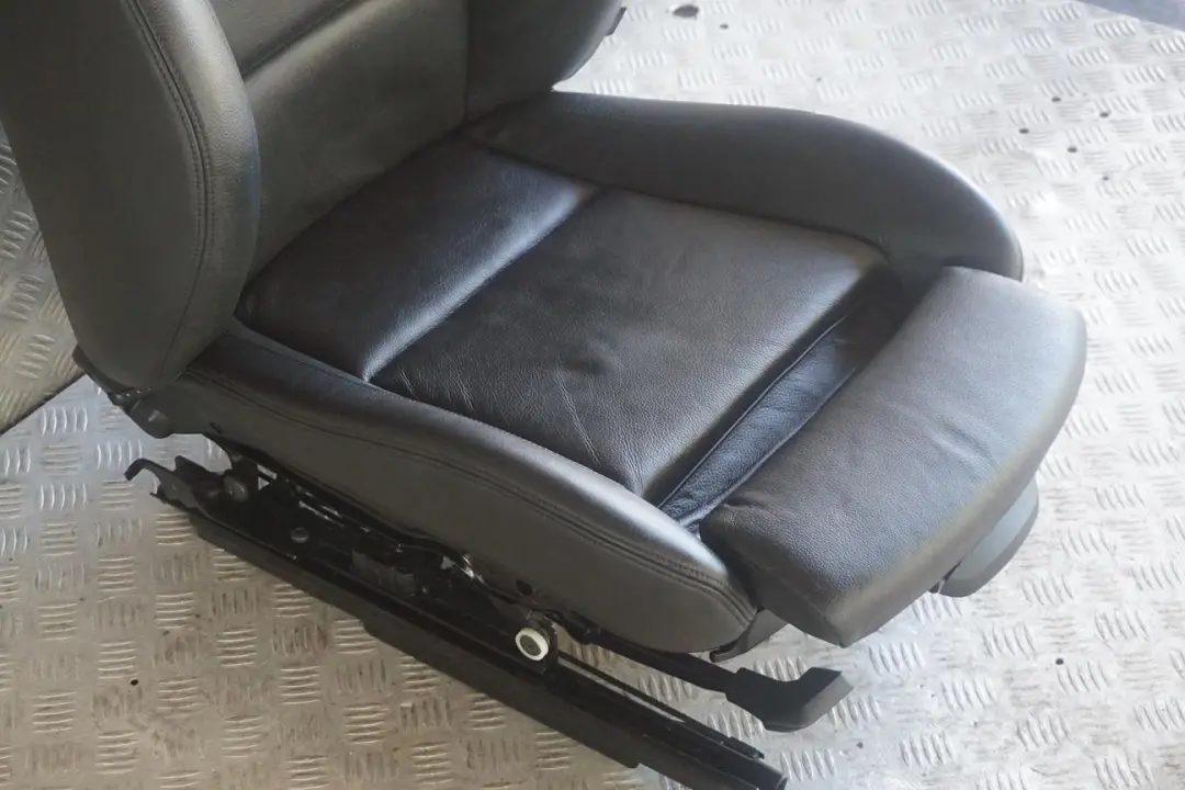 Heated M Sport Black Leather Front Left Seat pour BMW E88 Convertible à propos du numéro de pièce 9145607 BMW E88 Convertible Heated M Sport Black Leather Front Left Seat - SKU 9145607 - Numéro de pièce 9145607