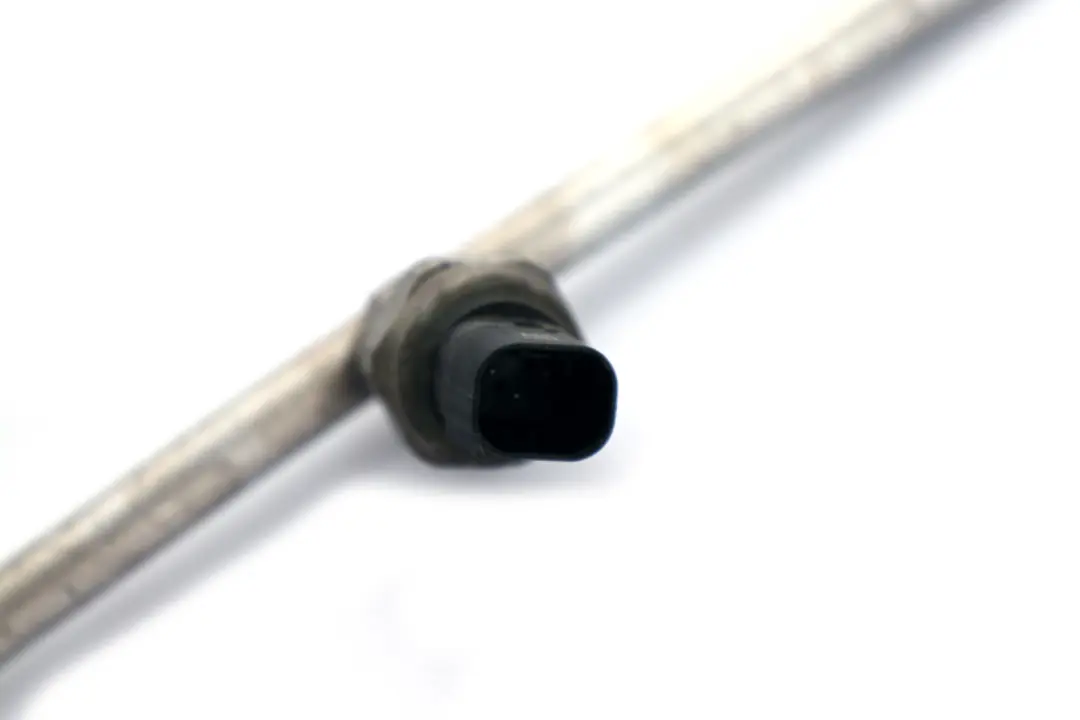 Pressure Hose Condenser Evaporator Pipe Lines to BMW E90 E91 E92 LCI with Part number 9151740 BMW E90 E91 E92 LCI Pressure Hose Condenser Evaporator Pipe Lines - SKU 9151740 - Part number 9151740