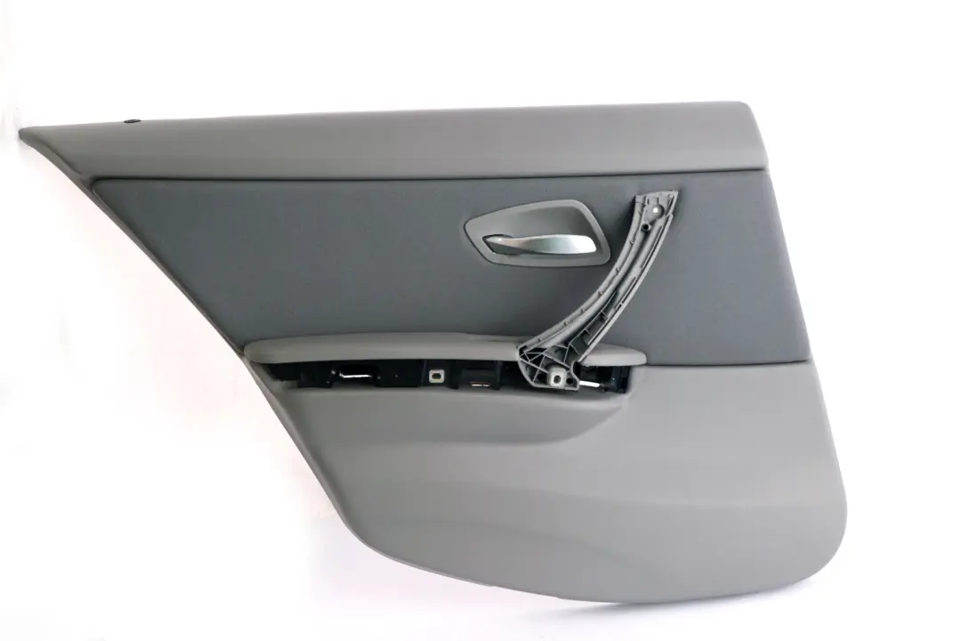 Pannello Porta Posteriore Sinistro In Tessuto Grigio per BMW E90 con numero di parte 9152361 BMW E90 Pannello Porta Posteriore Sinistro In Tessuto Grigio - SKU 9152361-2 - Numero di parte 9152361