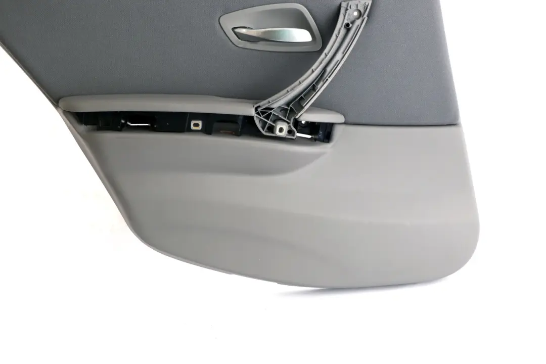 Gris Tela Trasera Izquierda Forro Tarjeta Puerta Tela Panel para BMW E90 con número de pieza 9152361 BMW E90 Gris Tela Trasera Izquierda Forro Tarjeta Puerta Tela Panel - SKU 9152361-2 - Número de pieza 9152361