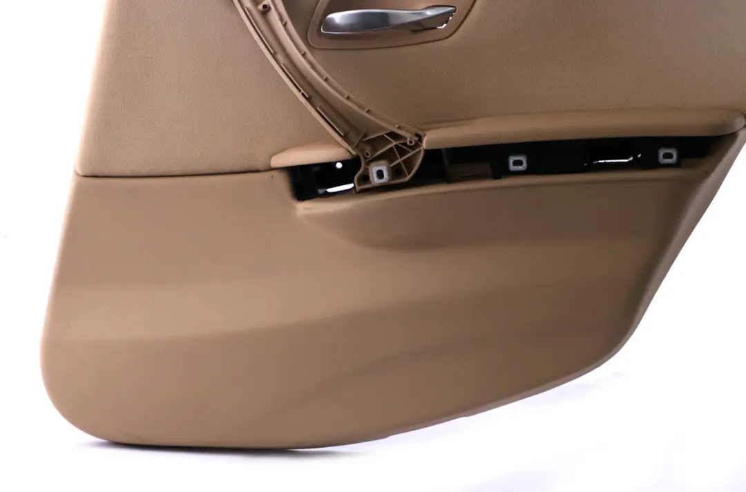 Boczek Drzwi Prawy Tył Materiał Beż do BMW E90 o numerze 9152364 BMW E90 Boczek Drzwi Prawy Tył Materiał Beż - SKU 9152364-2 - Numer Części 9152364