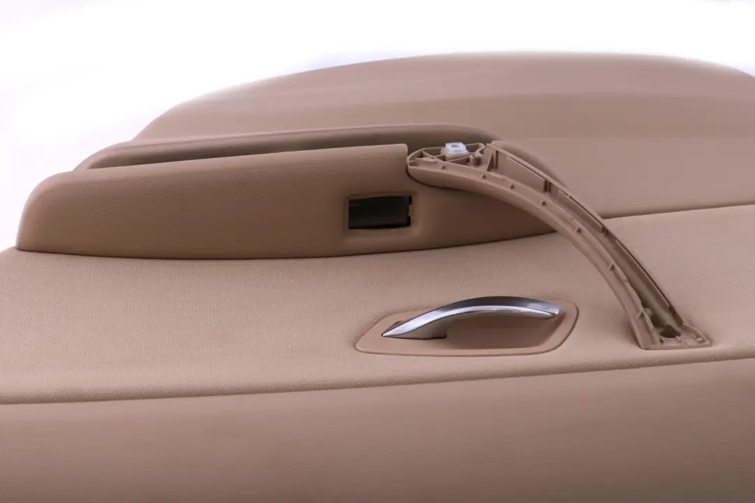 Scheda Porta Pannello Posteriore Destro Beige Fodera Panno per BMW E90 con numero di parte 9152364 BMW E90 Scheda Porta Pannello Posteriore Destro Beige Fodera Panno - SKU 9152364-2 - Numero di parte 9152364