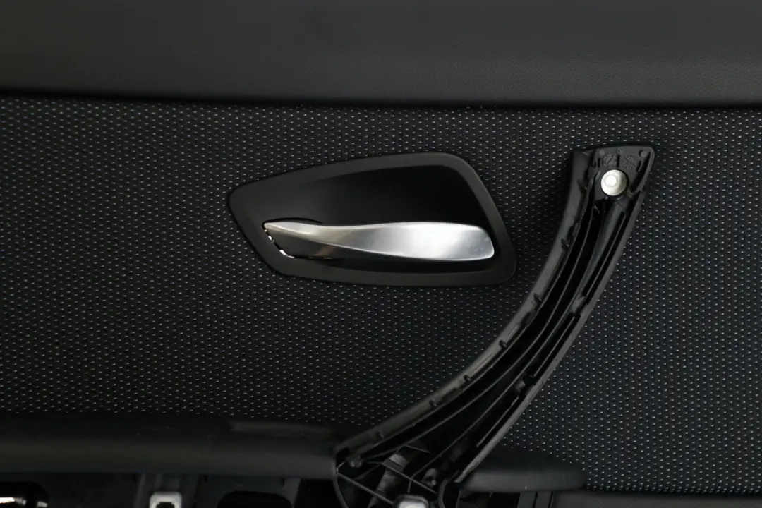 Alcantara Trasera Izquierda Tarjeta Puerta Azul Sombra para BMW E90 M Sport con número de pieza 9152497 BMW E90 M Sport Alcantara Trasera Izquierda Tarjeta Puerta Azul Sombra - SKU 9152497 - Número de pieza 9152497