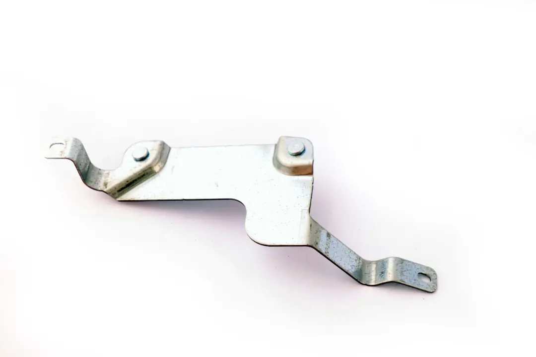 Support de fixation de l'antenne de recul pour BMW E81 E82 E87 E91 E92 à propos du numéro de pièce 9154263 BMW E81 E82 E87 E91 E92 Support de fixation de l'antenne de recul - SKU 9154263 - Numéro de pièce 9154263