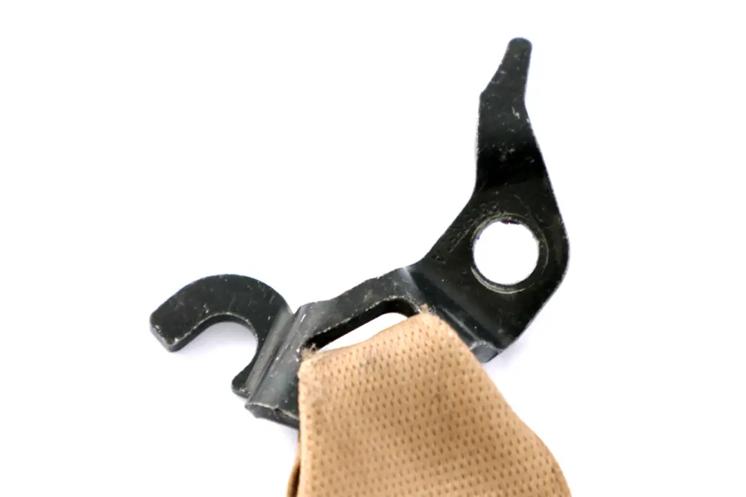 Cinturón de seguridad delantero derecho superior Beige para BMW E90 E91 LCI con número de pieza 9160106 BMW E90 E91 LCI Cinturón de seguridad delantero derecho superior Beige - SKU 9160106 - Número de pieza 9160106