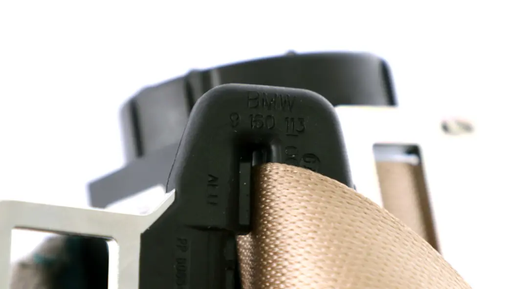 Cintura Superiore di Sicurezza Posteriore Centro Beige per BMW E90 LCI con numero di parte 9160113 BMW E90 LCI Cintura Superiore di Sicurezza Posteriore Centro Beige - SKU 9160113 - Numero di parte 9160113